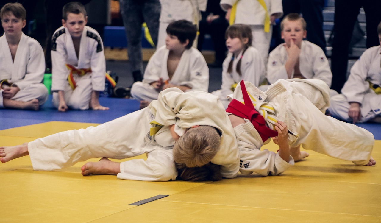 Jeunes judokas sur le tatami